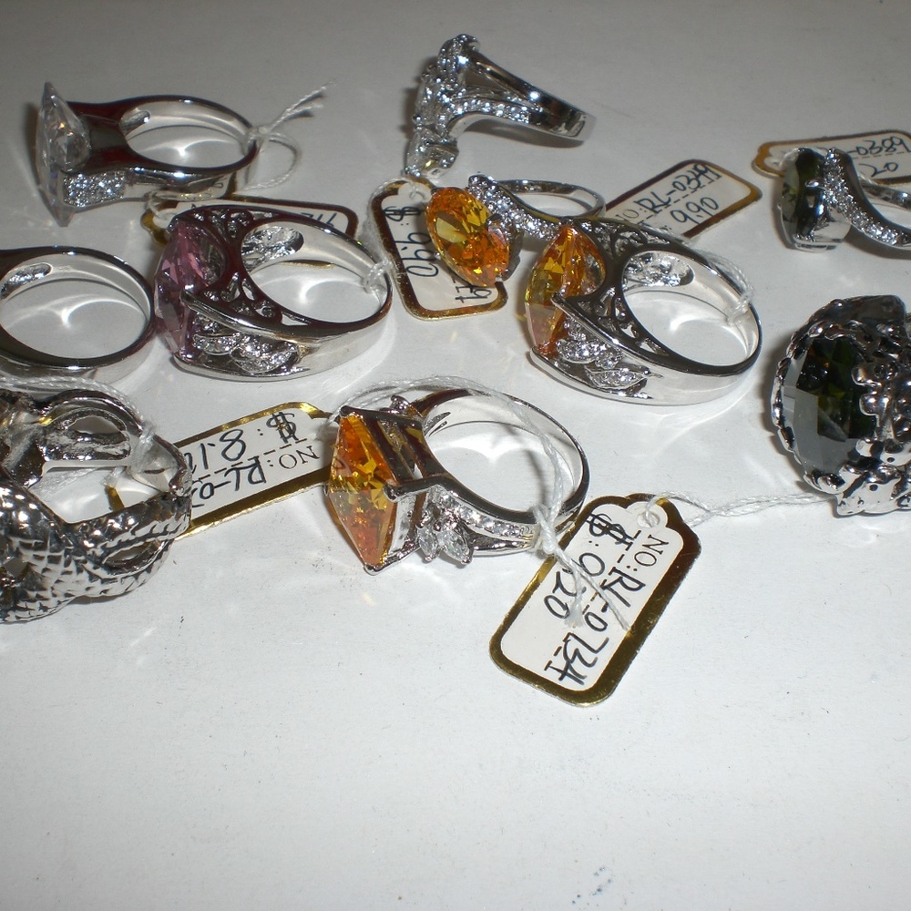 10 Amazing Rhinestone White Gold Realistic Rings - Picture 5 of 5